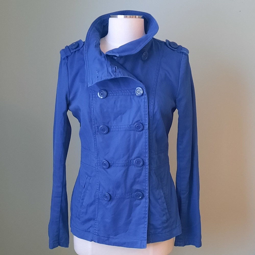 Fitted blue peacoat